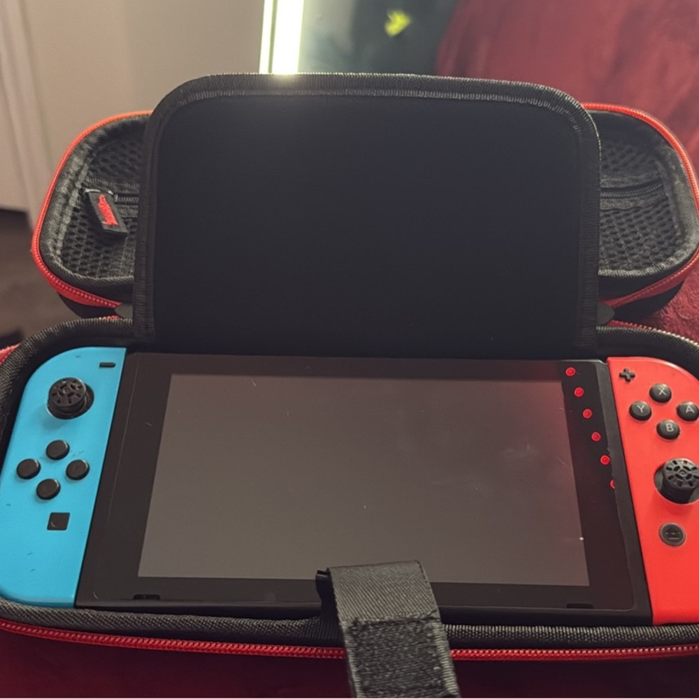 Nintendo Switch Bundle | Excellent Condition + New Case + Mario Kart 8 Deluxe